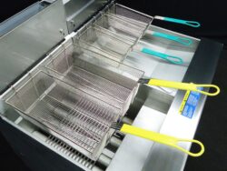 PITCO SG18 GAS "BIG BASKET" FRYER W/ BASKET TIMERS & DUMP STATION RATED 70/90 LB